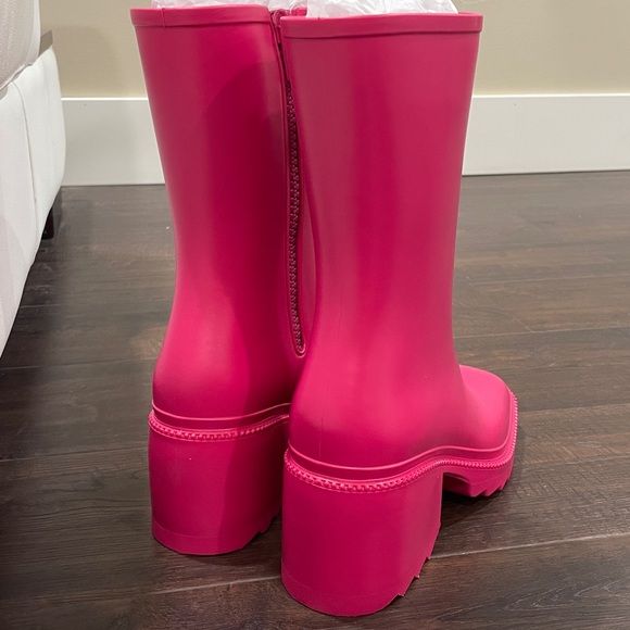 NWT fucsia pink rain boots ankle INC brand new 3” heel lug sole side zipper 7 - Picture 5 of 12